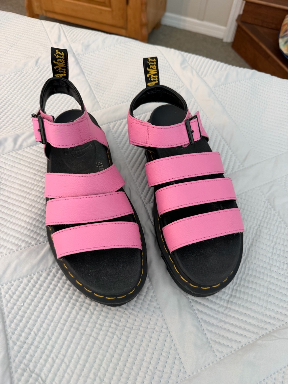 Dr. Martens Blair Pink Leather Sandals with Black Footbed Sz 9